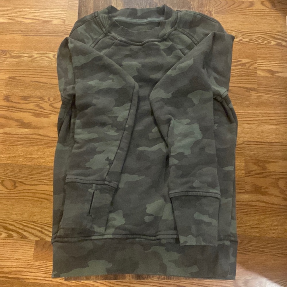 Like new lululemon pull over sweatshirt
